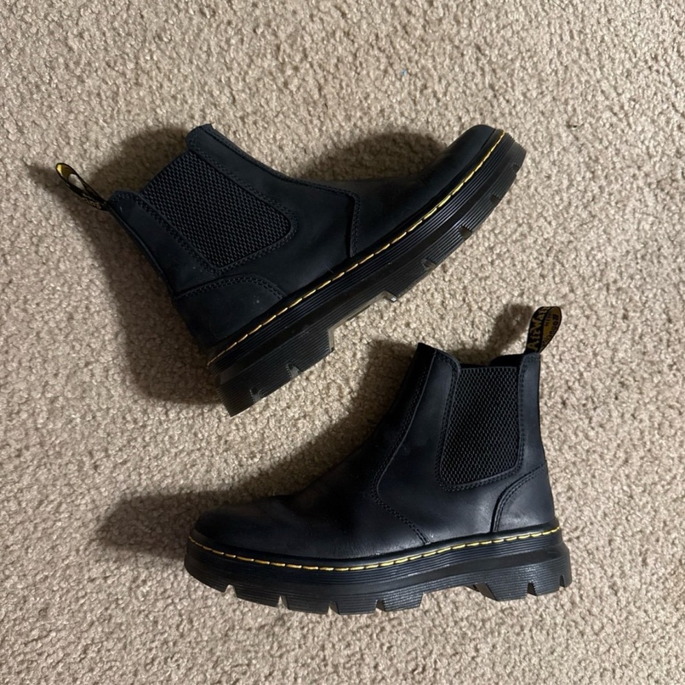 WOMEN'S DR. MARTENS EMBURY CHELSEA BOOTS